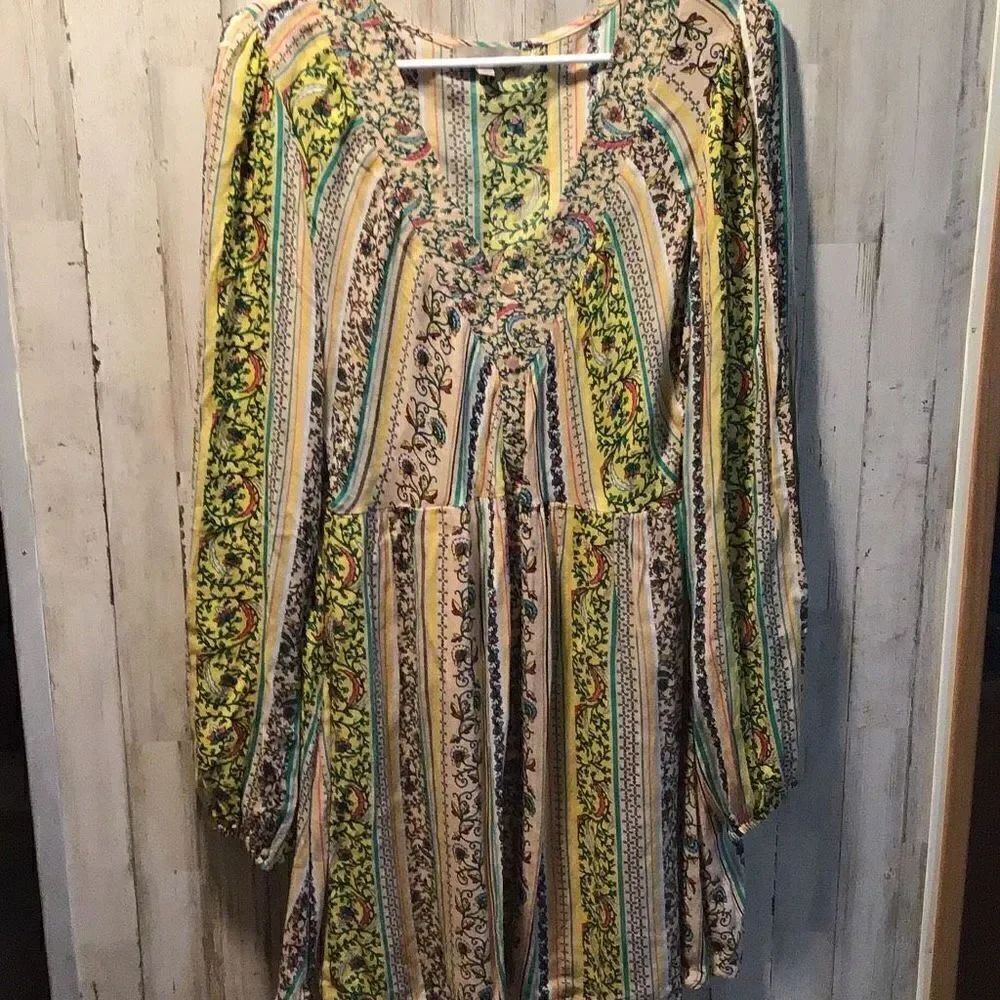 V-neck bohemian dress by Wonderly size large
